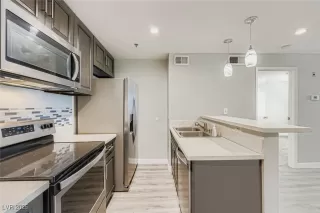 Photo #4: 2737834 Listing