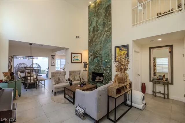 MLS: 2737858 Condo For Sale