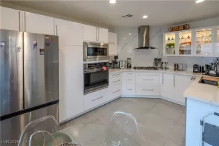 Photo #2: 2737858 Listing