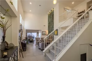 Photo #3: 2737858 Listing