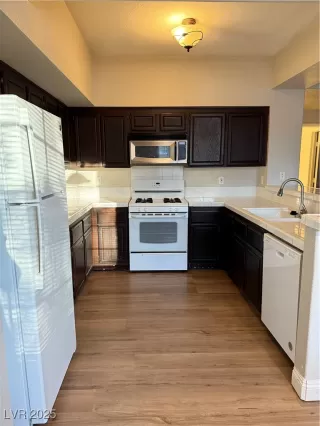 Photo #2: 2737902 Listing 