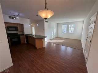 Photo #3: 2737912 Listing 