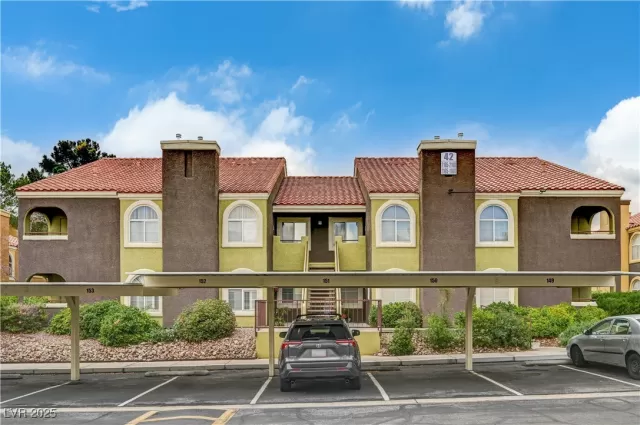 MLS: 2737932 Condo For Sale