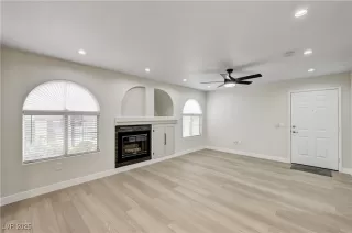 Photo #3: 2737932 Listing