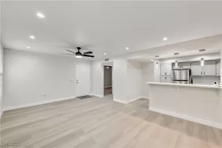 Photo #5: 2737932 Listing