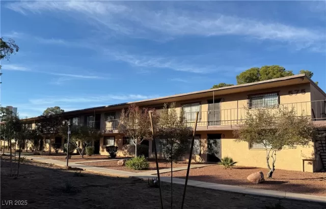 MLS: 2737953 Condo For Sale