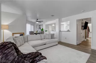 Photo #2: 2737970 Listing