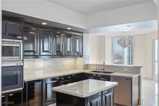 Photo #5: 2737973 Listing