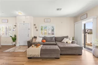 Photo #2: 2737991 Listing 