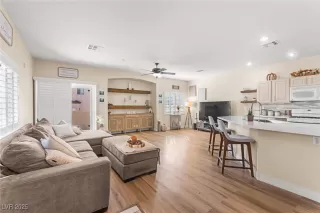 Photo #4: 2737991 Listing 