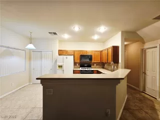 Photo #1: 2738001 Listing