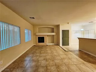 Photo #3: 2738001 Listing