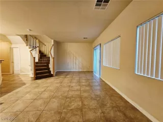 Photo #4: 2738001 Listing