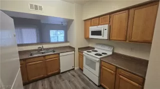 Photo #4: 2738007 Listing