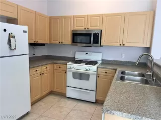 Photo #3: 2738024 Listing 