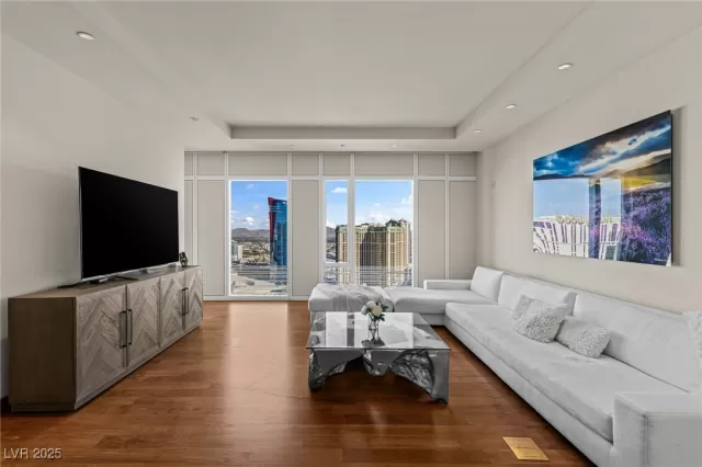 MLS: 2738038 Condo For Sale