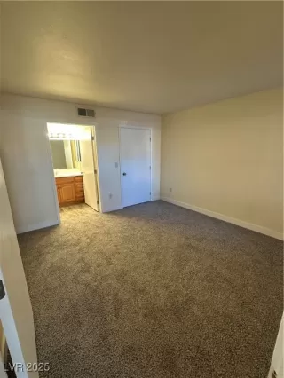 Photo #3: 2738049 Listing