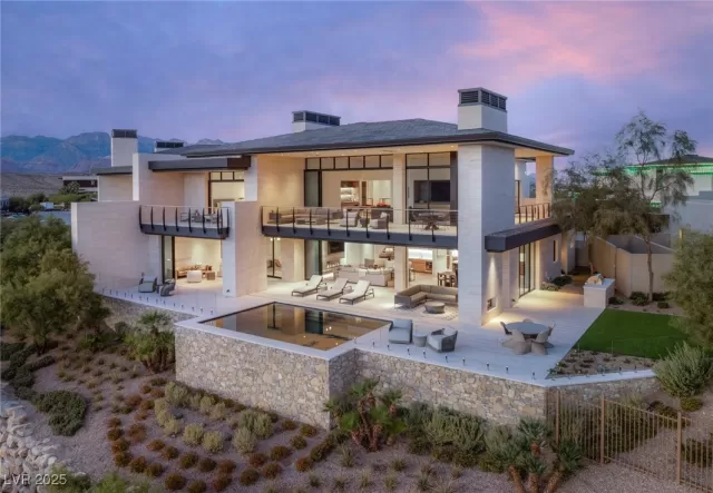 MLS: 2738070 Condo For Sale