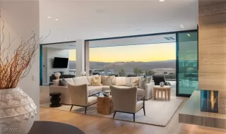 Photo #2: 2738070 Listing 