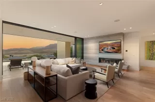 Photo #4: 2738070 Listing 