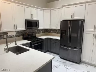 Photo #2: 2738087 Listing 