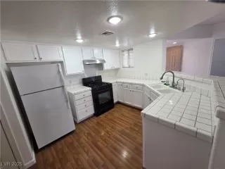 Photo #5: 2738110 Listing 