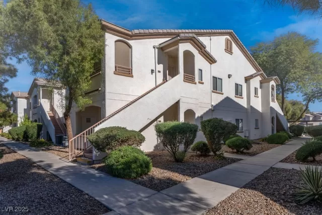 MLS: 2738112 Condo For Sale