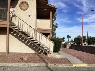 Photo #2: 2738127 Listing 