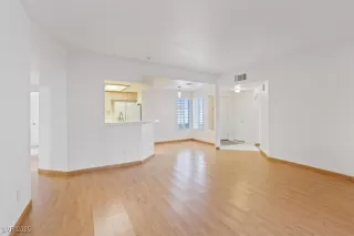 Photo #4: 2738134 Listing 