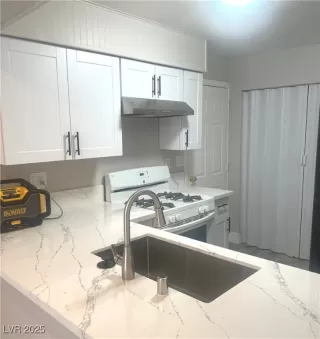 Photo #6: 2738136 Listing 