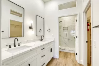 Photo #4: 2738161 Listing