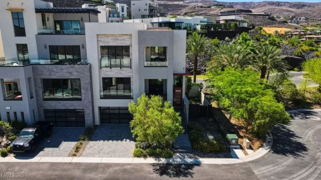 MLS: 2738212 Condo For Sale