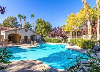 Photo #3: 2738270 Listing 