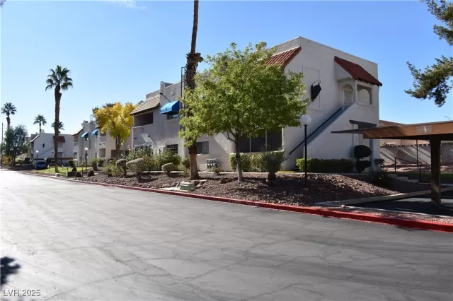 MLS: 2738400 Condo For Sale