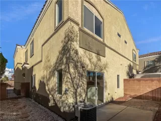 Photo #4: 2738438 Listing