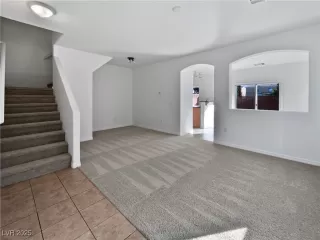 Photo #5: 2738438 Listing