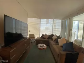 Photo #6: 2738441 Listing