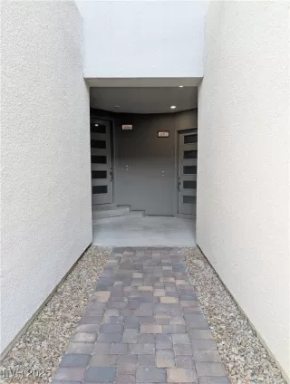 Photo #2: 2738456 Listing 