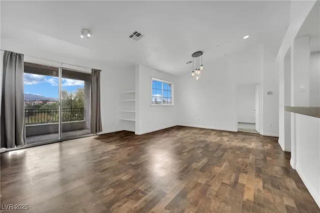 MLS: 2738458 Condo For Sale