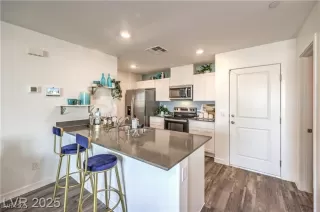 Photo #5: 2738477 Listing 