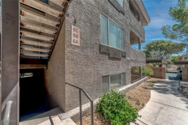 MLS: 2738482 Condo For Sale