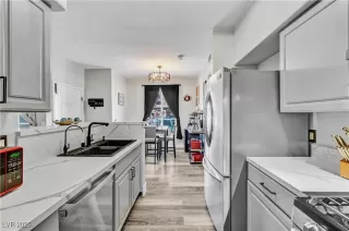 Photo #2: 2738508 Listing