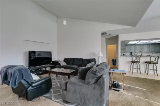 Photo #4: 2738520 Listing