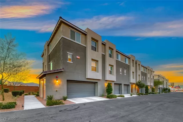 MLS: 2738541 Condo For Sale