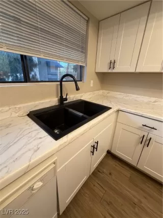 Photo #3: 2738542 Listing 