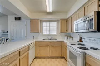 Photo #3: 2738584 Listing