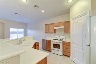 Photo #3: 2738607 Listing 