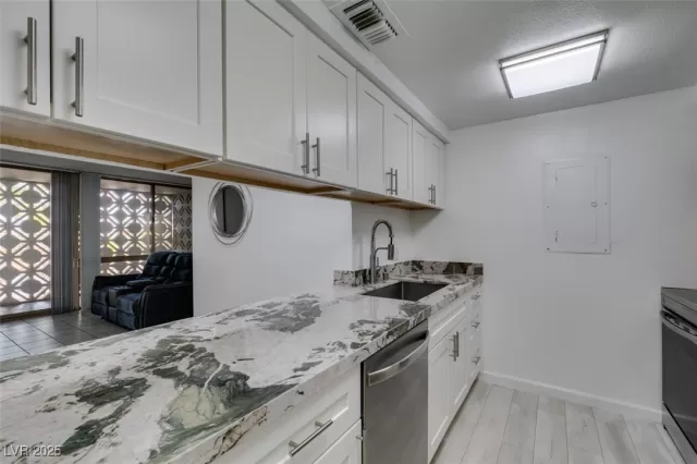 MLS: 2738636 Condo For Sale