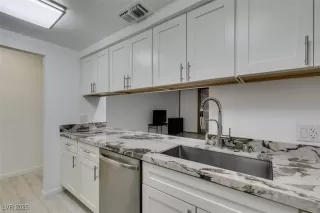 Photo #3: 2738636 Listing