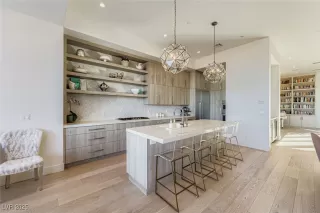 Photo #2: 2738641 Listing 